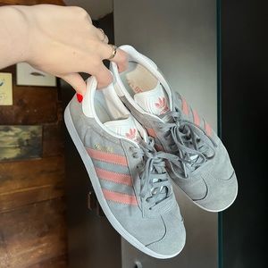 Adidas Gazelle Sneakers | Grey and pink suede | W10